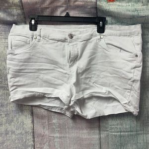 In brand new condition Woman’s Venus jean shorts